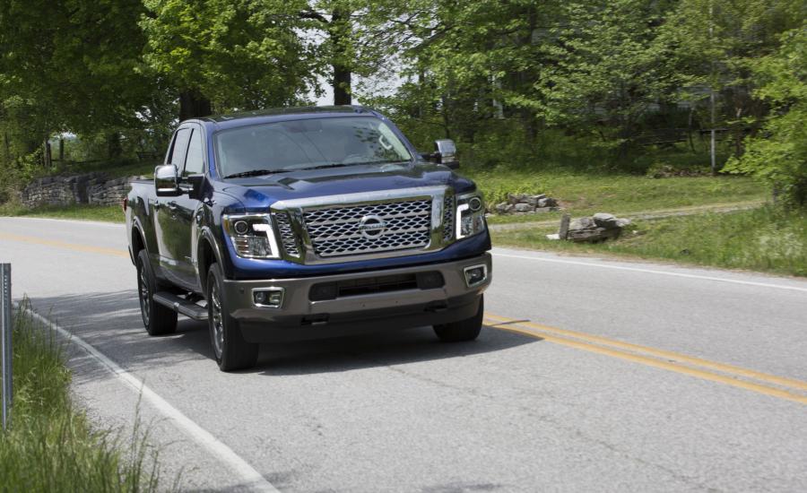  Nissan Titan XD SL Crew Cab 2016 года  (фото 5 из 11)